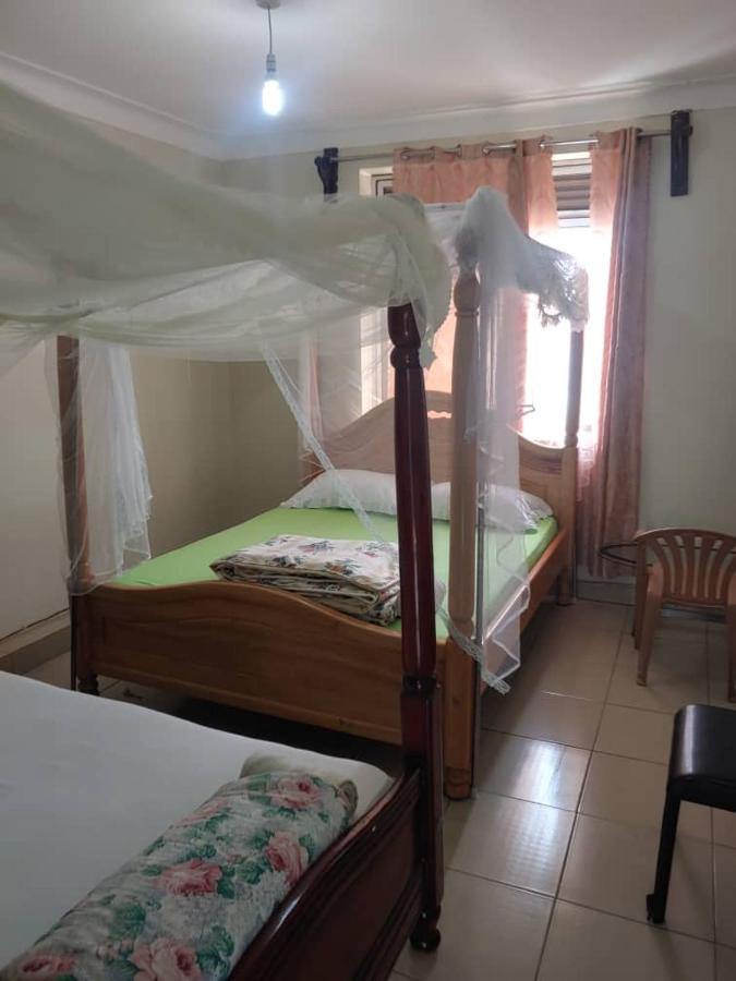 NEW AFRICAN VILLAGE Entebbe Bagian luar foto