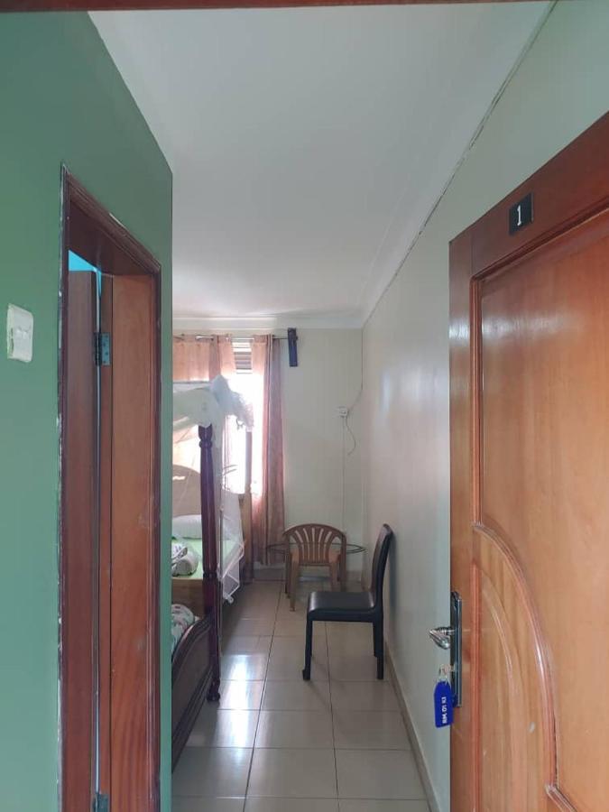 NEW AFRICAN VILLAGE Entebbe Bagian luar foto